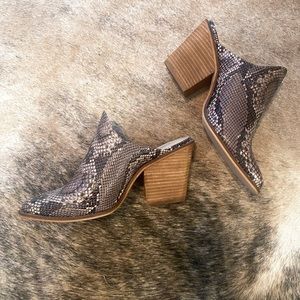 Chinese Laundry Snake Mule